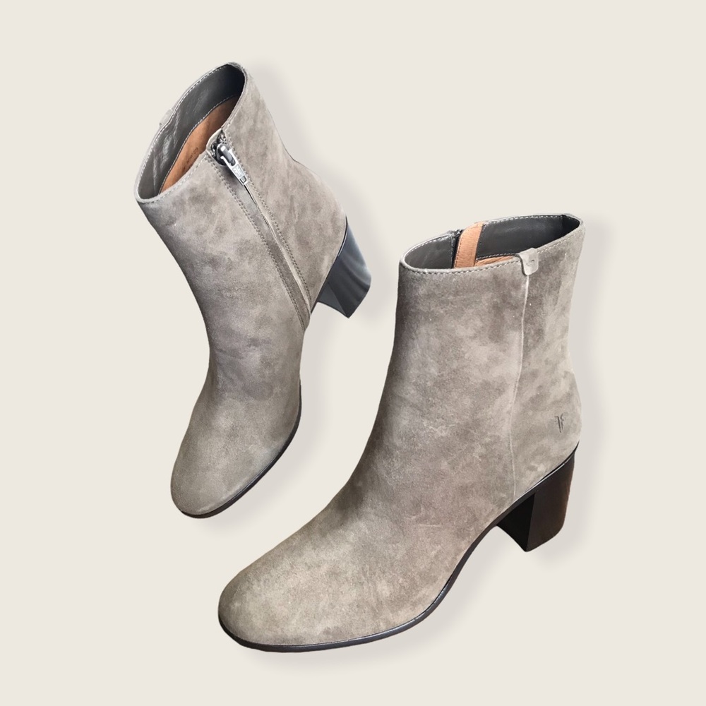 Frye Julia Taupe/Beige Genuine Suede Leather Block Chunky Heel Ankle Booties - Picture 11 of 12